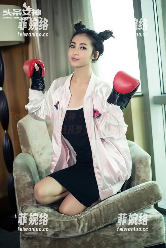 TouTiao头条女神-罗蔓蒂 TouTiao头条女神 - 罗蔓蒂的双人写真,简直像是从梦里捡来的俩人