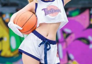 当Umeko J穿上礼服：探幽高清图库，发现她的迷人侧脸！