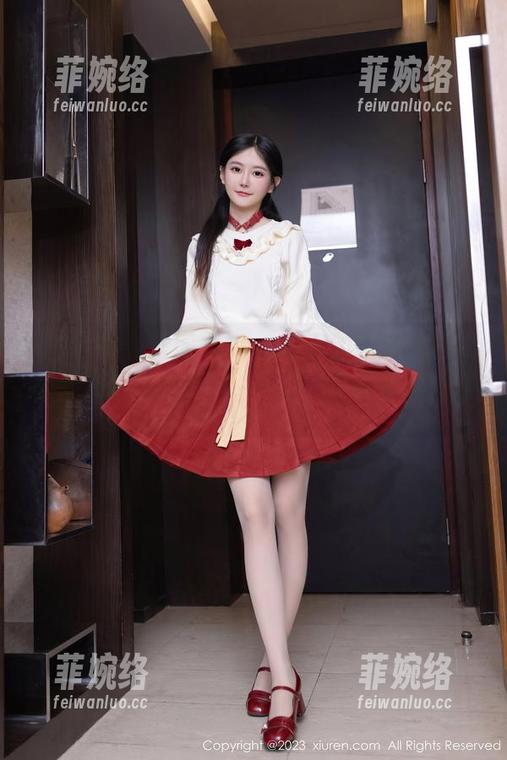 Xiuren秀人网-tina甜仔 Xiuren秀人网 - tina甜仔的美腿精选:我是说还挺好看的,不过,可别看久了哦。