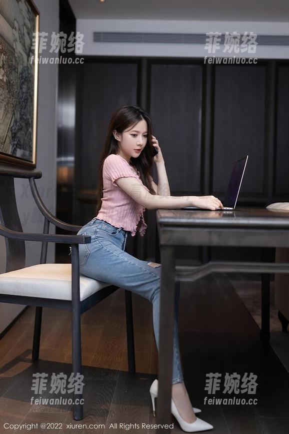 Xiuren秀人网 - 高清资源，狐小妖Baby教你如何穿职业装搞定办公室“战斗”！