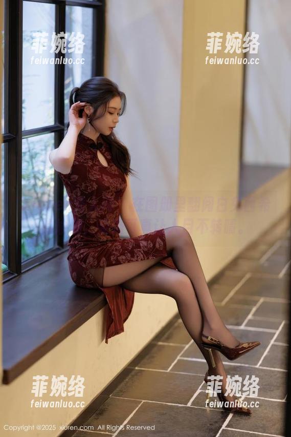 Xiuren秀人网 - 在图册里翻阅白兔西希的瑜伽，姿势可真让人目不转睛。