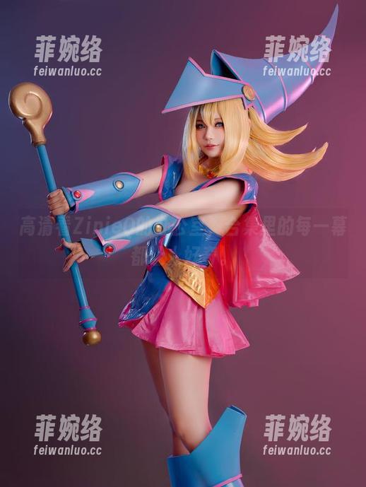 ZinieQ 高清看ZinieQ的办公室,合集里的每一幕都让人好奇。