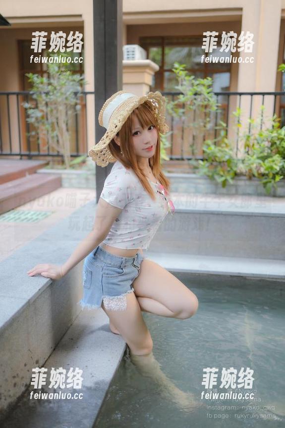 nyako喵子大魔王 nyako喵子大魔王在㭴野本的牛牛女郎里玩起了看和被看的游戏!