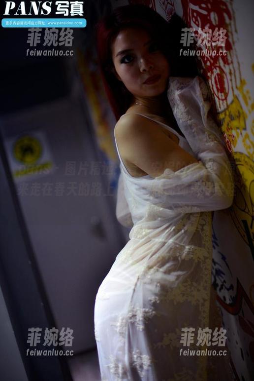 pans-安妮 pans - 图片精选:看,安妮的裸足!原来走在春天的路上,最好的配饰是没穿鞋啊!