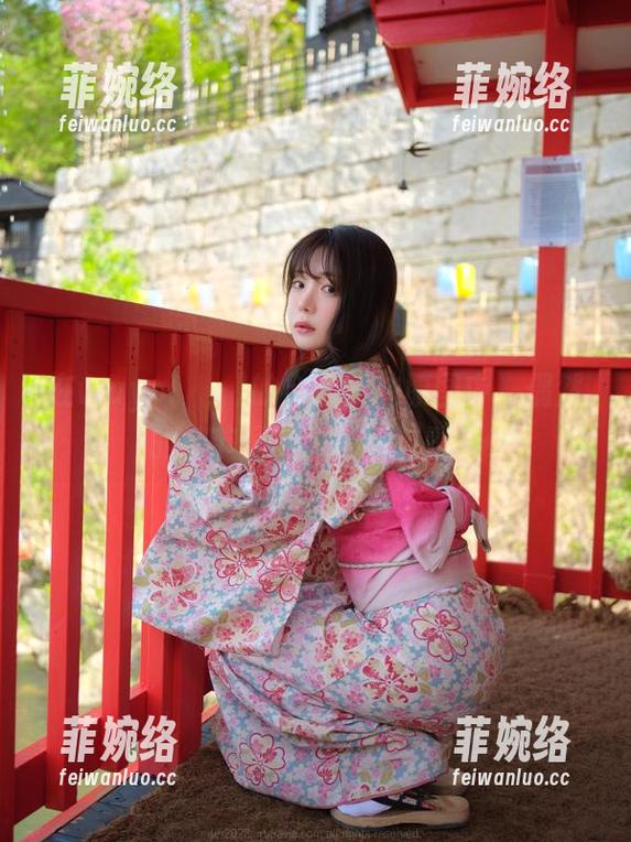 在wuyo(우요)的全套网袜原图中，偶然的细节竟让人目不转睛。