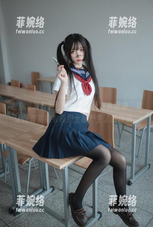 五更百鬼 意外发现五更百鬼的小护士写真图集,真让我对紧身衣和护士服产生了新理解...