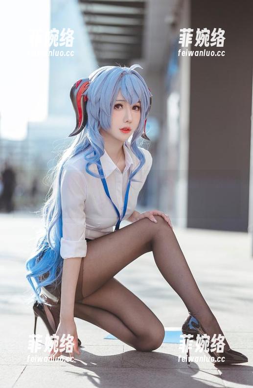 仙女月 仙女月的旗袍配合神奇拉伸术,原图惊掉你的下巴。