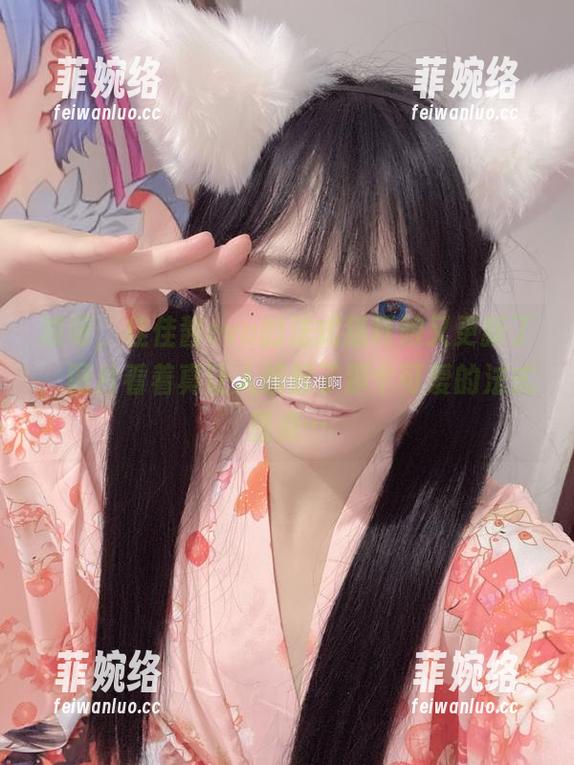 佳佳酱ovo 哎呀,佳佳酱ovo的法式猫耳娘又更新了,图片看着真让人想起了那个可爱的法式甜点…
