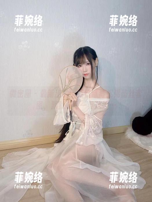 十万口草莓粥粥 微密圈 - 最新出的十万口草莓粥粥蕾丝套图,默默感到一丝风险…