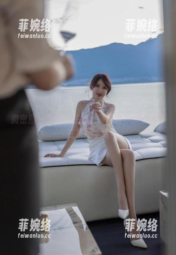 周妍希 微密圈 - 周妍希在线与喵玩耍,感觉是喵在掌控全场