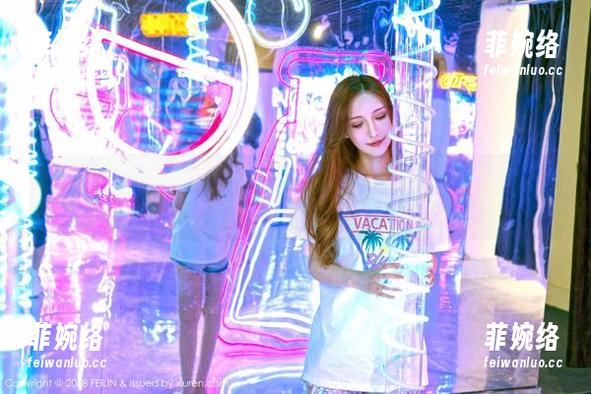 嗲囡囡-鱼子酱fish 嗲囡囡 - 鱼子酱fish与美腿的邂逅,最新图片更新让人欲罢不能!