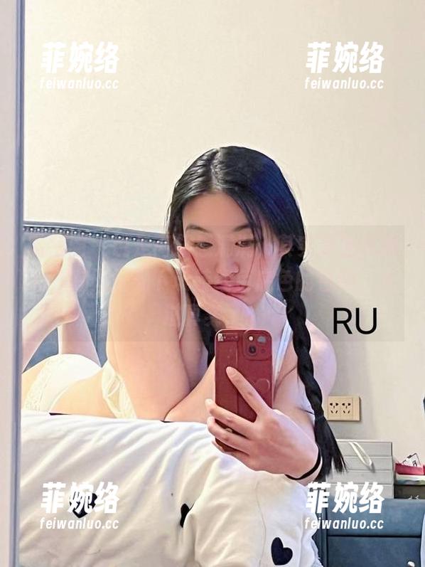 宝儿茹171 微密圈 - 说是高级感满满,其实是宝儿茹171在无圣光下玩转红色底色的色调,太过真实了。