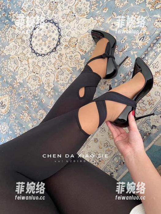 宸大小姐 微密圈 - 比基尼大冒险:宸大小姐的写真图集,见证懒散与活力碰撞