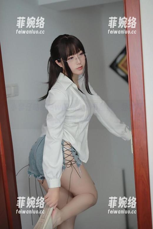 小容仔咕咕咕w 小容仔咕咕咕w的私人秘书图集,轻松打破职场无聊。