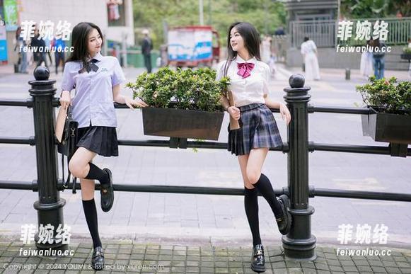 尤蜜荟-laura阿姣 尤蜜荟 - 请问这张兔女郎的原图得选哪一张?laura阿姣说全都好看!