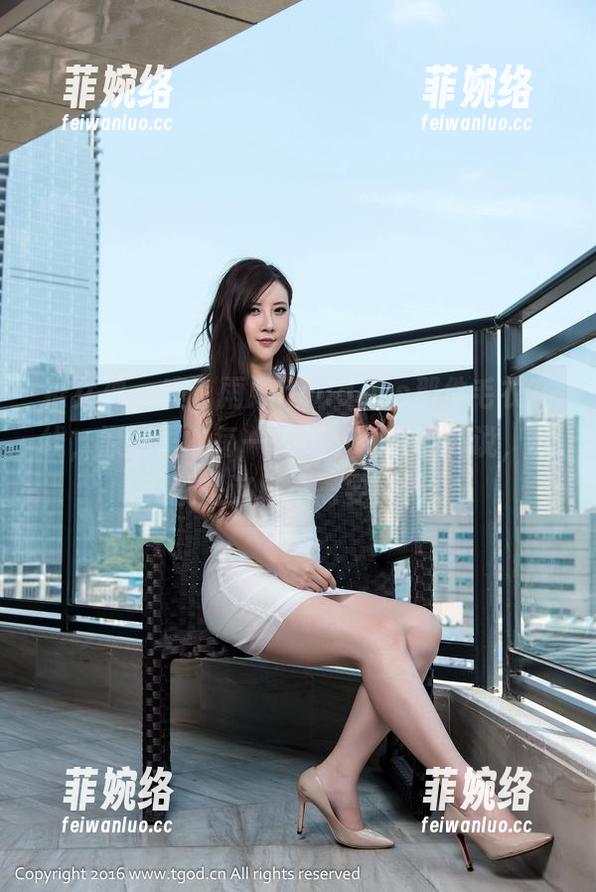 推女神-雨婷goddess 推女神 - 噢,雨婷goddess那件毛衣在线,原图里的每一处细节都在跟我说,秋天就是这样不需要掩饰。