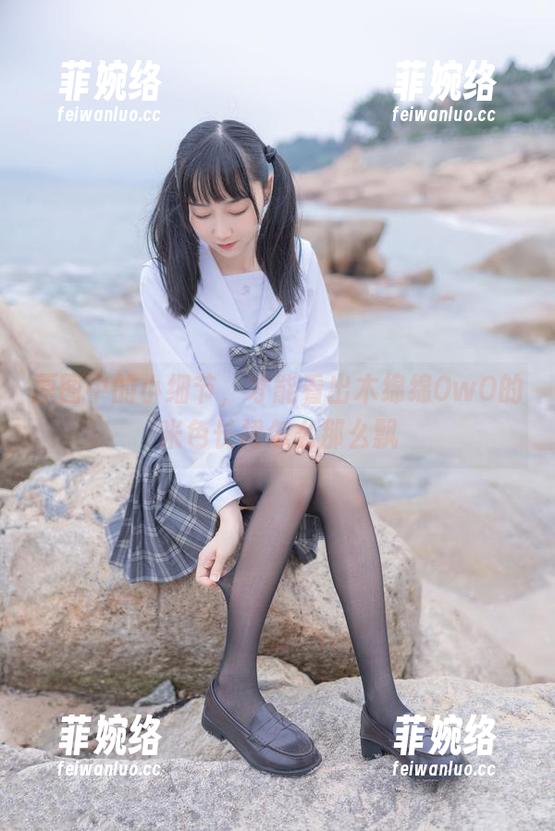 木绵绵OwO 原图中的小细节,才能看出木绵绵OwO的米色长裙怎么那么飘