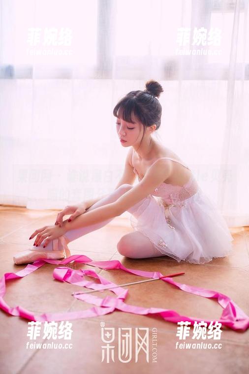 果团网-little贝壳喵 果团网 - 谁说黑白不能搞怪?little贝壳喵的套图分享证明一切可能!