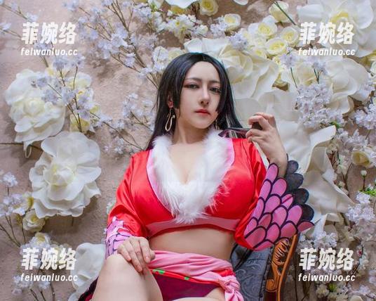 樱晚gigi 当樱晚gigi展现健身教练的姿态,套图中藏着的却是坏坏的暗示。