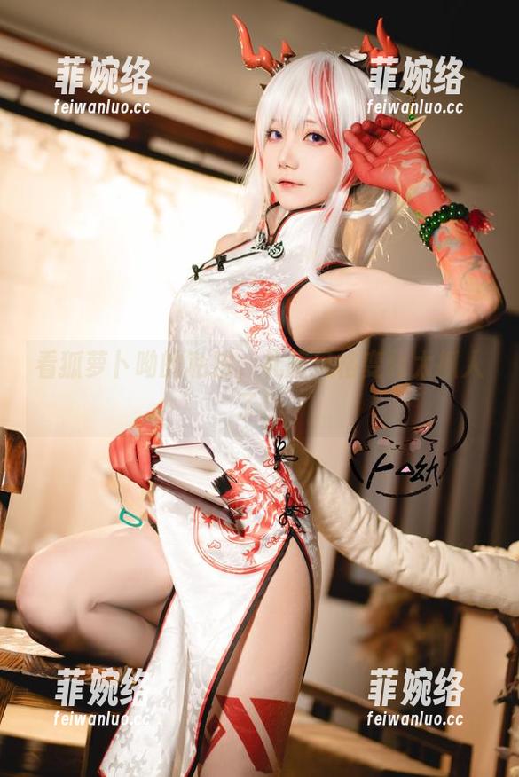 狐萝卜呦 看狐萝卜呦的私拍,礼服风格变化太抓人了!