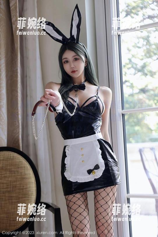 秀人网-Evelyn艾莉 秀人网 - 分享Evelyn艾莉的泰国旅拍合集:喝椰子水时别忘了上镜,哈哈,趣味加分!