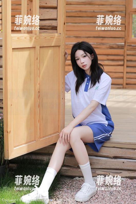 秀人网-周周不吃香菜 秀人网 - 无意间发现周周不吃香菜的图包,制服写真也太意外了吧!
