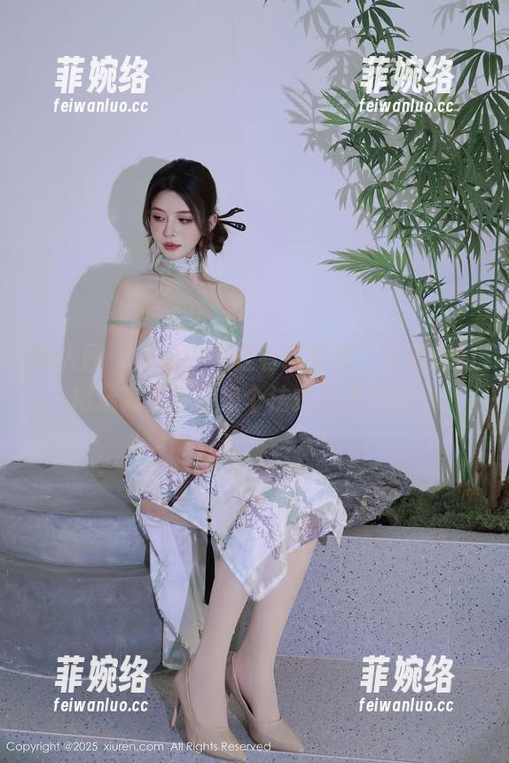 秀人网-小逗逗 秀人网 - 胶囊中不止有职业装,小逗逗的精选套图带你换个法式工作方式!