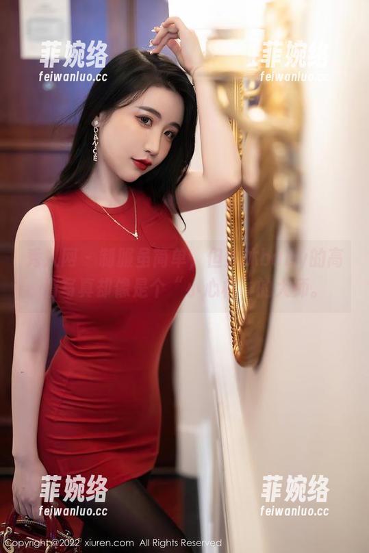 秀人网-沐沐baby 秀人网 - 制服虽简单,但沐沐baby的高清写真却像是个“小心机”的大师。