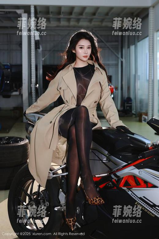 秀人网-瑶啊摇的瑶 秀人网 - 瑶啊摇的瑶双马尾写真:让马尾在画面里跳起舞