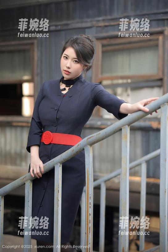 秀人网 - 龙泽美曦原图分享：这瑜伽姿势，看着就跟我的洗衣服姿势一样难？