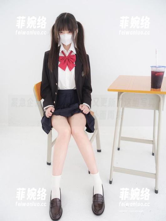 紧急企划-樱樱樱可 紧急企划 - 看樱樱樱可又更新了这组写真,裸足的气息扑面而来