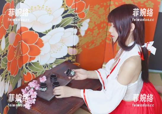 微密圈 - 羊小雪juvia的自拍作品集：眼神交流还是“躲避”？