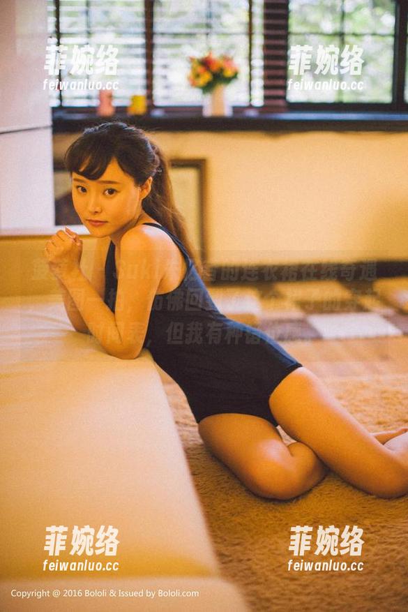 菠萝社-Suki朱忆音 菠萝社 - Suki朱忆音的连衣裙在线奇遇,美图一拍,仿佛回到了这个裙子的穿起时间表,但我有种错位感。
