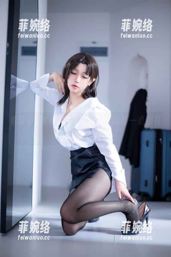 看蓝小沂KiKi的美图，日常的每一点都在我脑里转悠。
