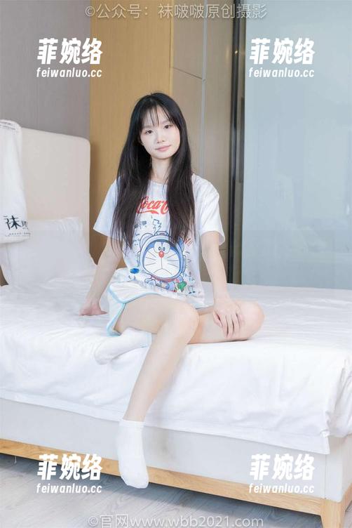 袜啵啵-小安 袜啵啵 - 小安带你游走在办公室的写真图包,不可思议的时刻