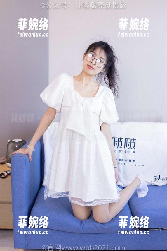 袜啵啵-小淳 袜啵啵 - 小淳的私房写真:板鞋让她的姿势竟然变得那么随性!