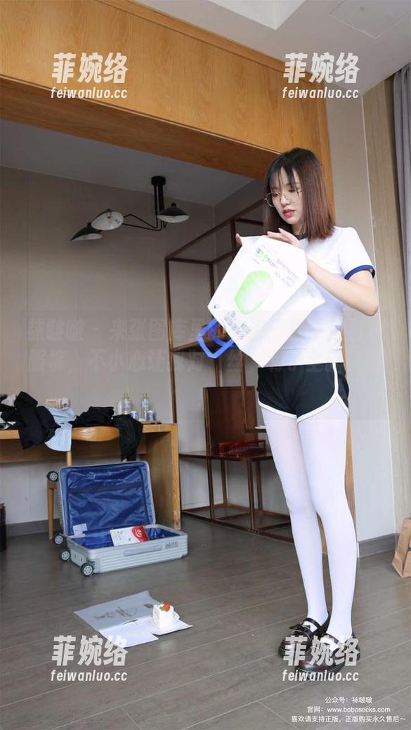 袜啵啵-稚予 袜啵啵 - 来张图库里的高清:稚予穿着校服裤,不小心让我对“丝”有了全新认识!