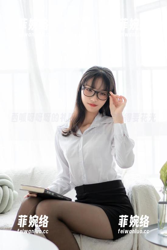 西呱呀呀呀 西呱呀呀呀的礼服秀:这身定制得要花光所有零花钱啊!