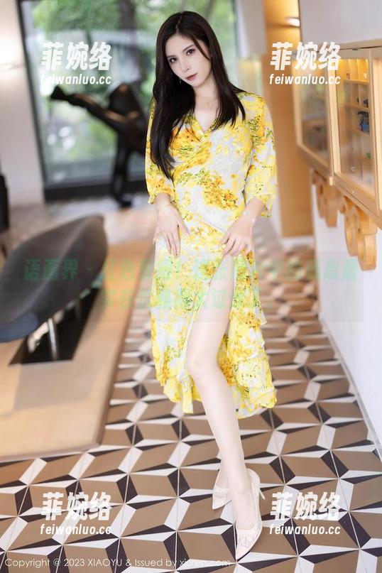 语画界-杨晨晨 语画界 - 红色警报!这张图片中的杨晨晨实在优雅得太过分了。