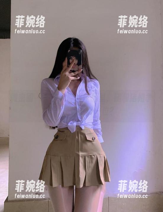 陈佩奇 微密圈 - 在陈佩奇的作品里,腿和猪姐争宠,是你选哪一位?