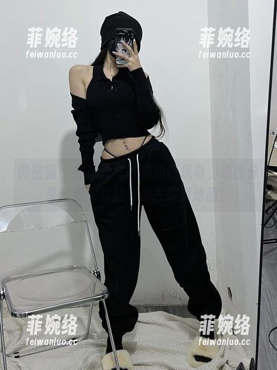 陈佩奇 微密圈 - 在泳池里翻滚的陈佩奇,原图分享:看完我想直接去买游泳圈。