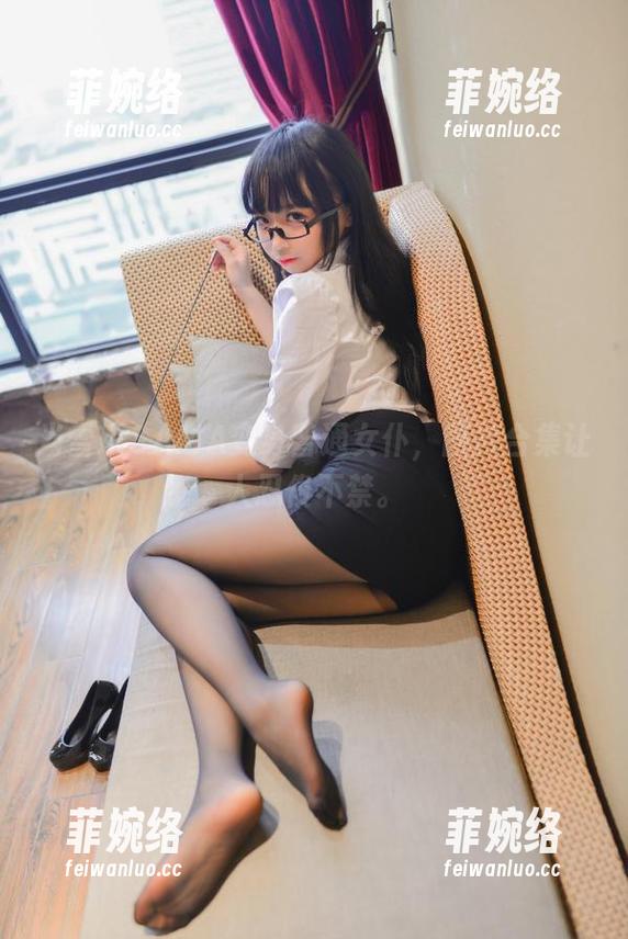 当雪琪SAMA变身普通女仆，图片合集让人忍俊不禁。