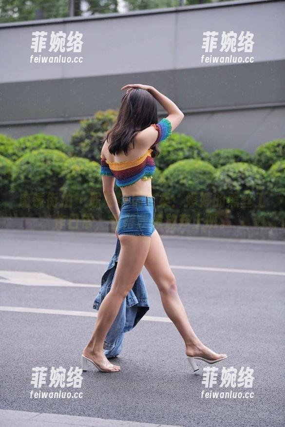 魔镜街拍-婷婷 魔镜街拍 - 职场电玩合集:婷婷的黑丝工作日常,看得我想放弃上班。
